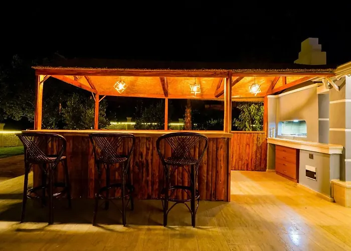 Marvelous Villa With Private Pool In Muratpasa